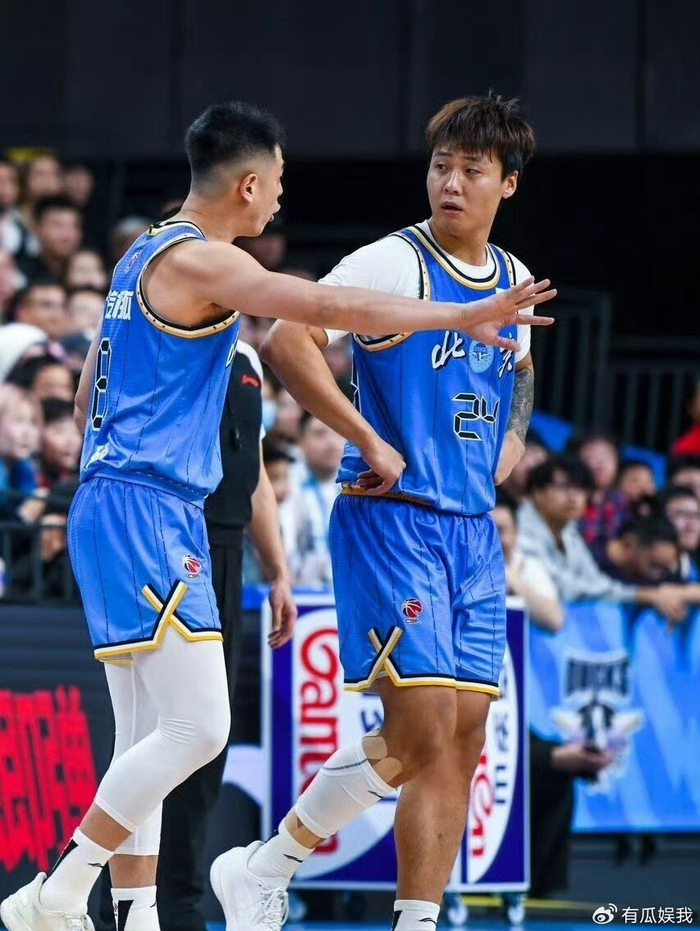 3分险胜,广厦双杀北京队!孙铭徽13+11怒吼庆祝,曾凡博10中2|浙江广厦|联赛|北京首钢|广东男篮|陈盈骏_新浪体育_新浪新闻